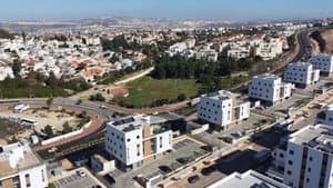 West Bank: Why are foreign settlers moving there?