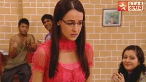 Miss Aha Listens to Gunjan’s Song