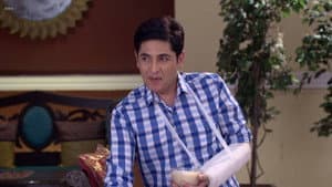 Angoori and Anita Avoid Showing Their Faces to Tiwari and Vibhuti