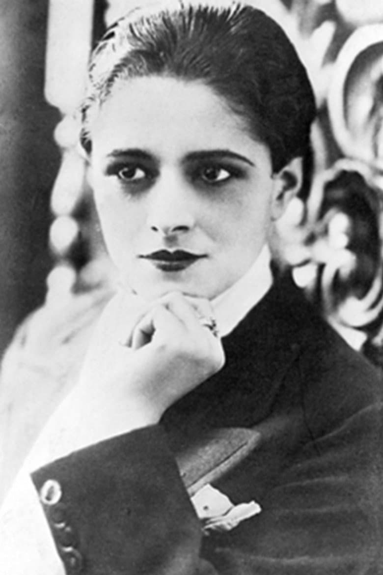 Mercedes Simone
