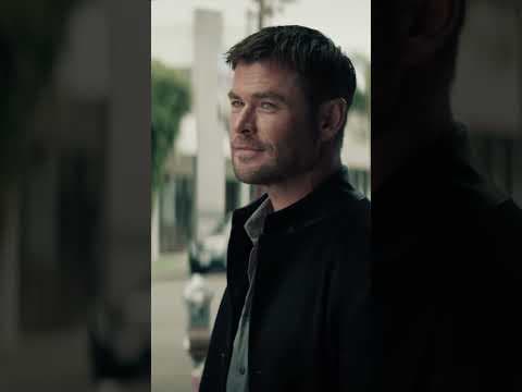 Chris Hemsworth is Mike Davis in Crime 101