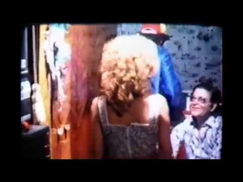 Índia Rubla em duas cenas do filme "As Bellas da Billings" (1987), de Ozualdo Candeias