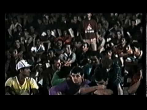 Deus e o Diabo em Cima da Muralha / Trailer
