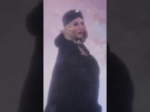 Gillian Anderson is Billy Presley.