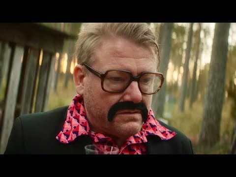 SMÅSTADSLIV: MELLAN HIMMEL OCH KÖRTBURKAR | Officiell Trailer (2026)