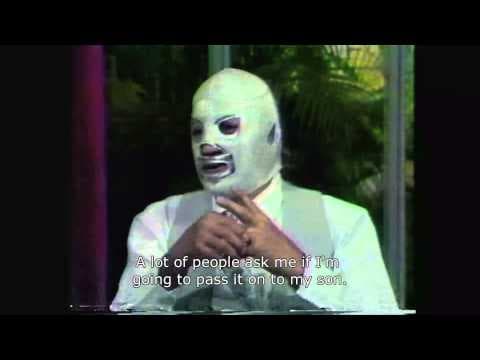 Trailer, El hombre detrás de la máscara